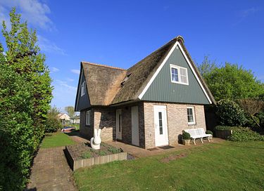 Pet-friendly villa on waterfront - 3