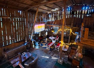 Séjour spacieux dans une grange en bois avec cinéma - 21