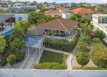 Tropische villa met grote tuin en zwembad - 31