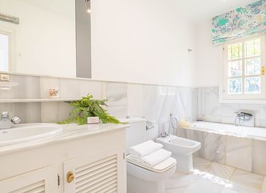 Ruime villa met privé zwembad en grote tuin - 10