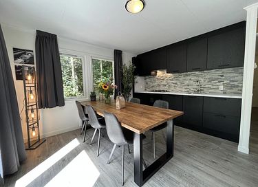 Chalet with large garden and private hot tub - 7