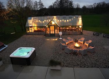 Luxuriöse Ferienvilla (12p) mit Glashaus