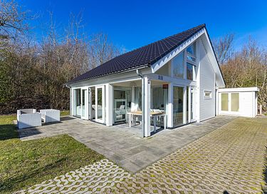 Comfortable villa near beach