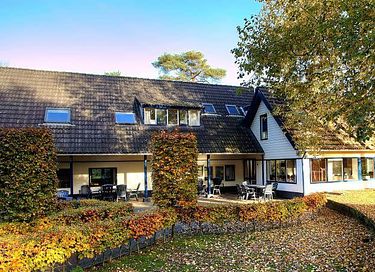 Einfamilienhaus (12p) in einem Park im Wald