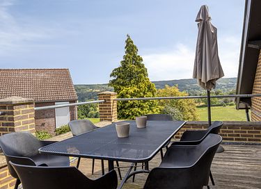 8-person apartment with panoramic views