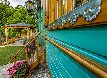 Unique circus wagon with jacuzzi and sauna - 21