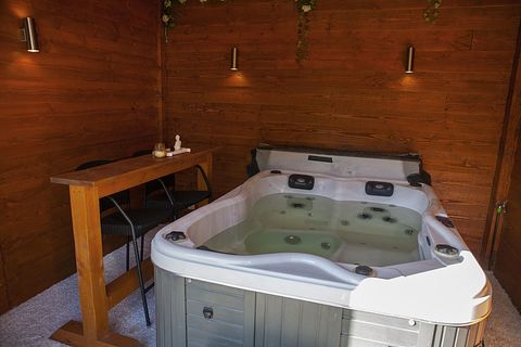 Leuke lodge met jacuzzi en sauna - 3