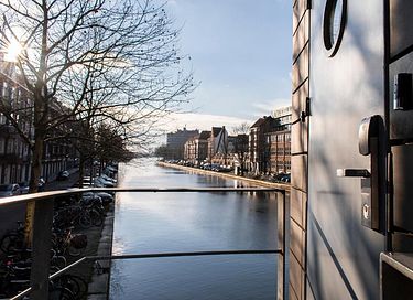 Unique cabin over the water in Amsterdam - 8