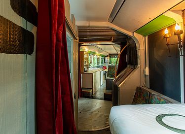 Uniek overnachten in een harmonica bus - 13