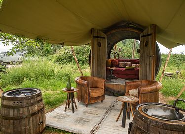 Sleeping in a romantic wine barrel - 10