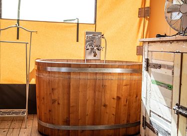Romantic glamping tent with hot tub - 10
