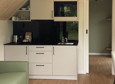 Houten lodge in Friesland met privé wellness - 8