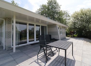 Detached waterfront bungalow - 26