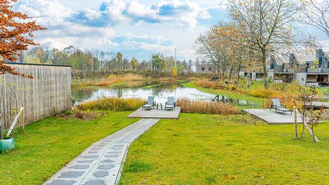 Luxury water villa with its own jetty in Limburg - 3