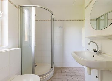 Ruime 8-persoons vakantiewoning aan het water - 12