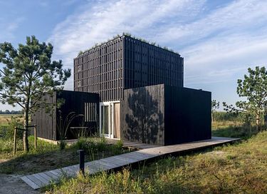 Pavillon nature avec sauna et bain à remous