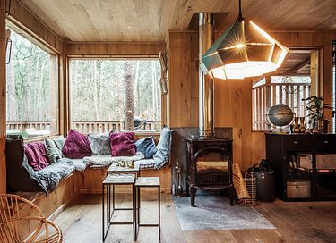 Unique treehouse (5p) with private hot tub - 5