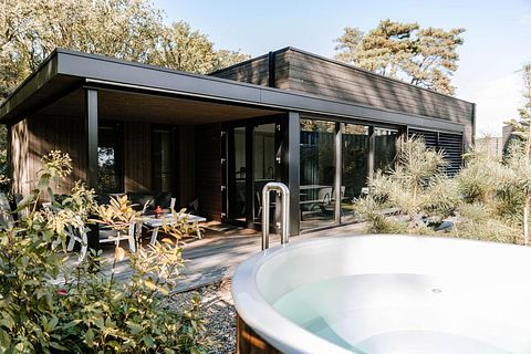 Luxe vakantiehuis aan het water met hottub - 2