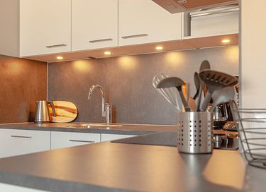 Stylish accommodation overlooking the water - 16