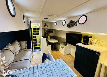 Sleeping on an IJsselmeer cutter in Den Bosch - 17
