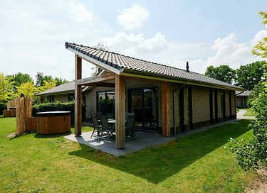 Ferienhaus mit eigenem Jacuzzi (4 Personen) - 2