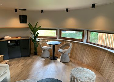 Chalet design avec bain à remous, sauna et terrasse sur le toit - 7