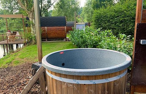 Uniek tiny house met hottub aan het water - 2