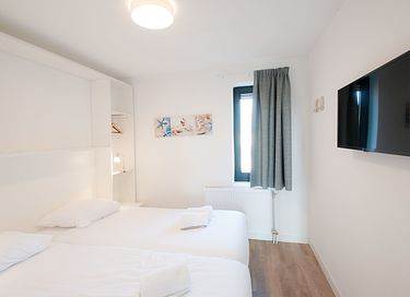 Vakantiehuis vlakbij het water met terras - 8