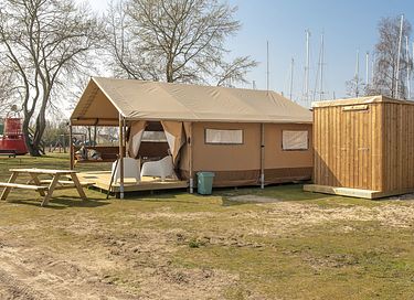 Safari lodge for 5 persons at the waterfront - 2