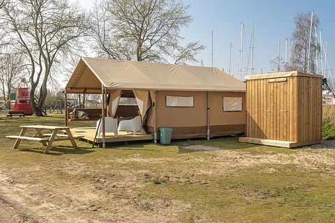 Safari lodge for 5 persons at the waterfront - 2