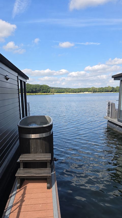 Luxe houseboat met 2-persoons hottub  - 4