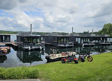 Houseboat met hottub op het water - 21
