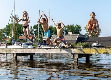 Family villa with wellness on the Sneekermeer - 32