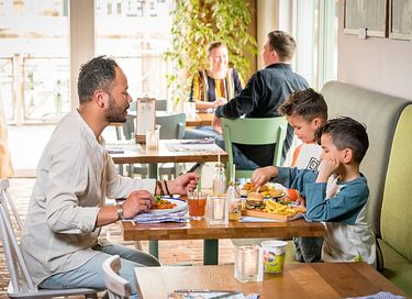 Familiewoning met uitzicht op natuurplas - 45