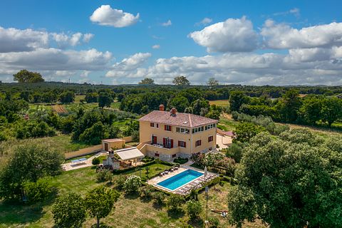 Large villa with private pool and spacious garden - 5