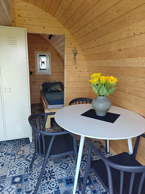 Originelle Übernachtung in einem Camping Pod - 2