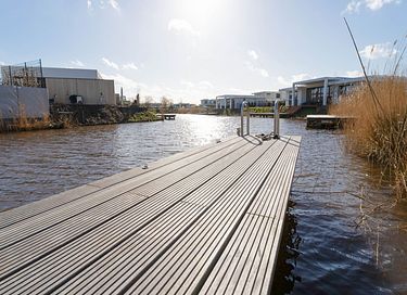 Logement de vacances moderne au bord de l'eau - 18