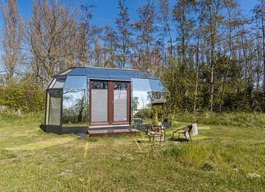 Design tiny house in Zeeland voor 2 personen
