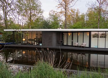 Belle péniche au design contemporain - 4