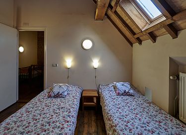 Group lodging (12 pers) in old country house - 8
