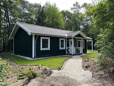 Chalet with large garden and private hot tub - 2