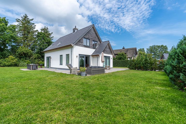 Spacious 10-person vacation villa on Texel - 1