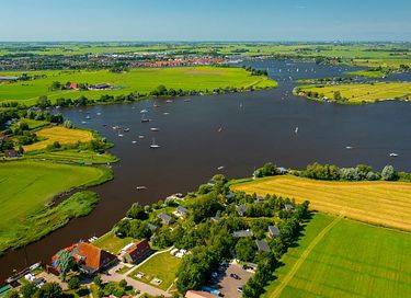 Tiny house in Friesland bij een groot meer - 26