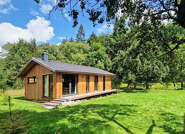 Houten natuurhuis met open haard in Duitsland
