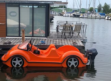 Stay on a luxury houseboat with a slide - 14