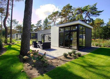 Luxury holiday home near a beautiful natural lake