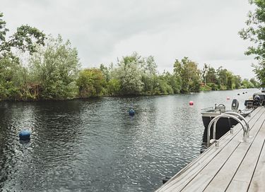 Luxe Tiny house met jacuzzi aan het water - 13