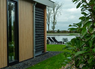 Stijlvol huisje aan het water met hottub - 20