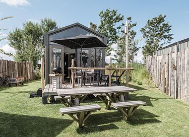 Cooles Tiny House an der nordholländischen Küste