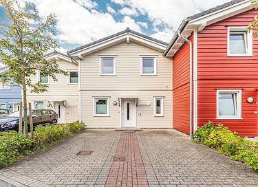 Holiday home with sauna close to the coast
